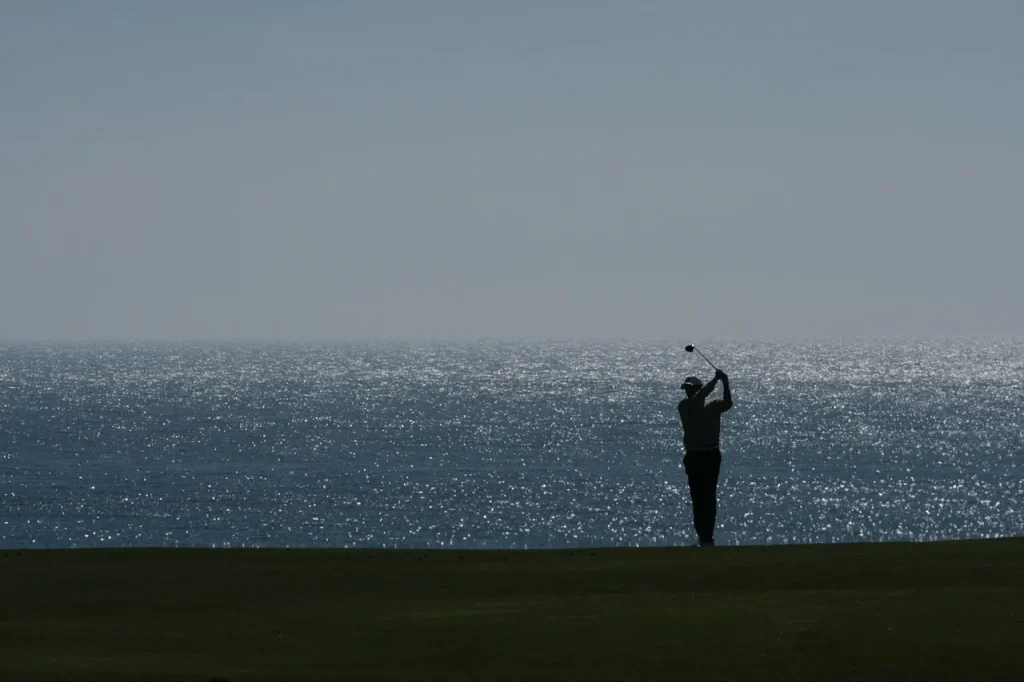 Viento de levante en tu juego de golf, cómo influye